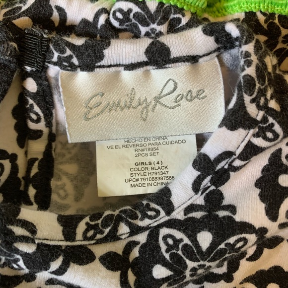 Christmas 🎄 Outfit 4T Set - Picture 3 of 8